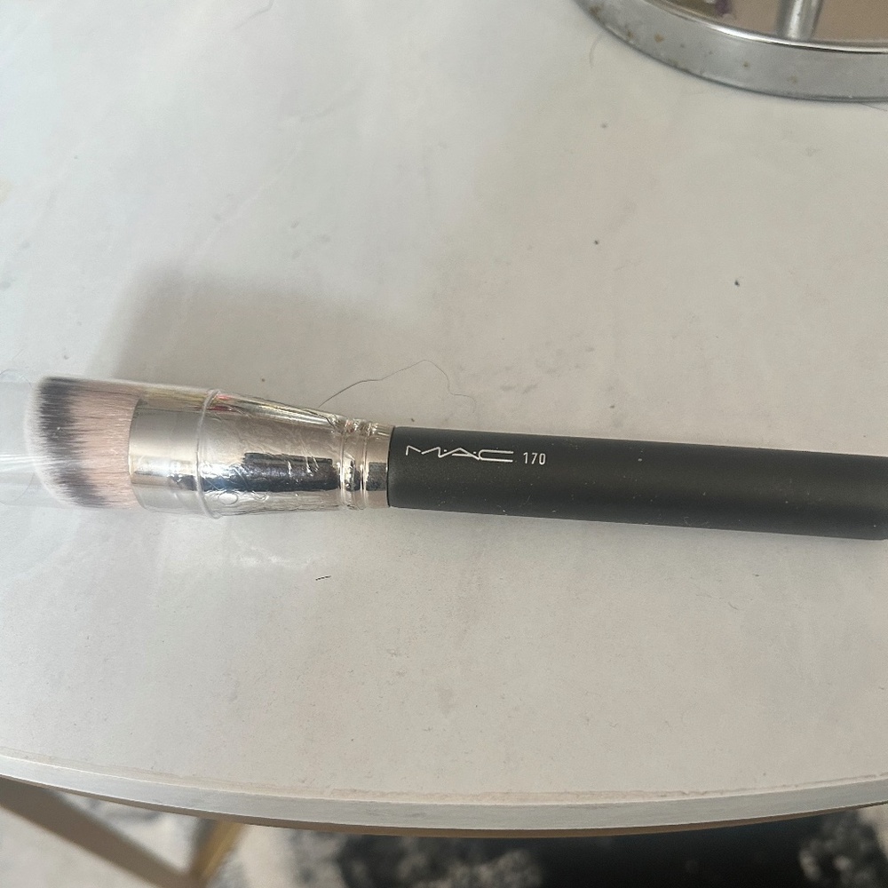 Mac 170 Foundation Brush